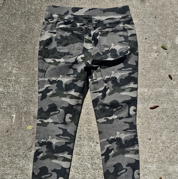 Camouflage Lucy pull on ankle leggings - Picture 8 of 9